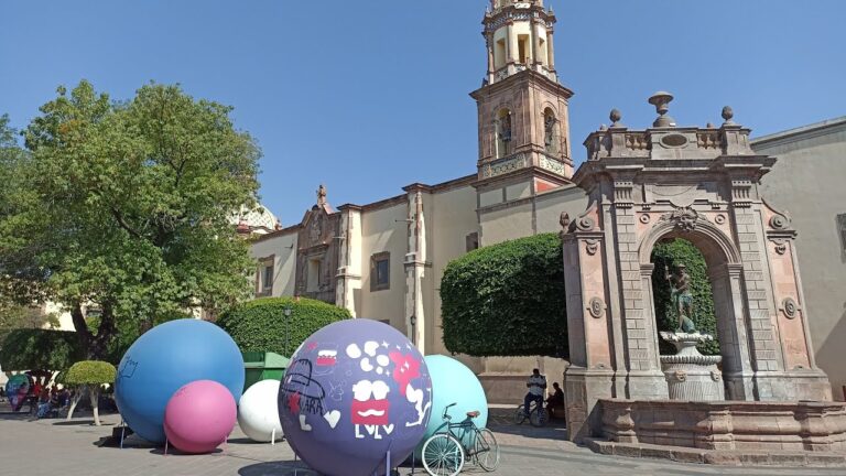 Explorando la Calle 16 de Septiembre en Quer&eacute;taro